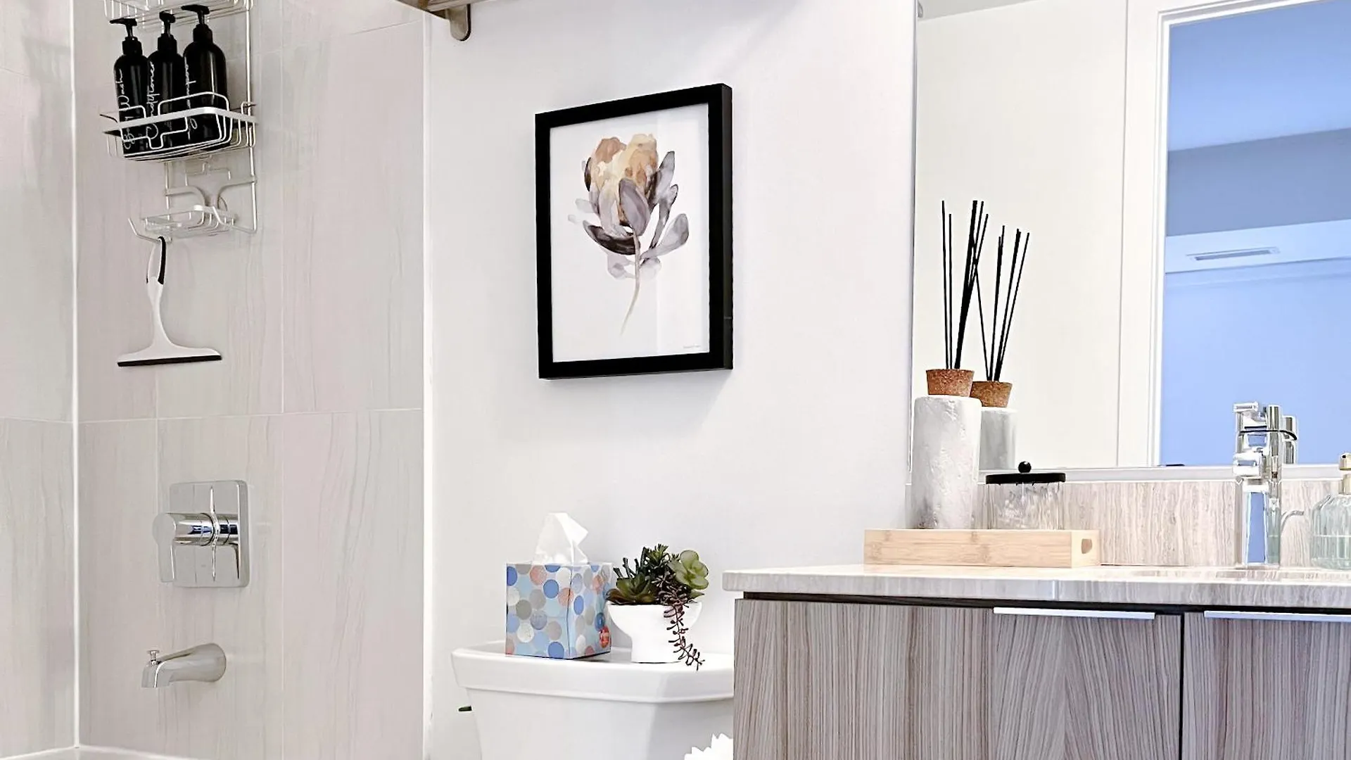 Luxury Condo On Bay Street Toronto